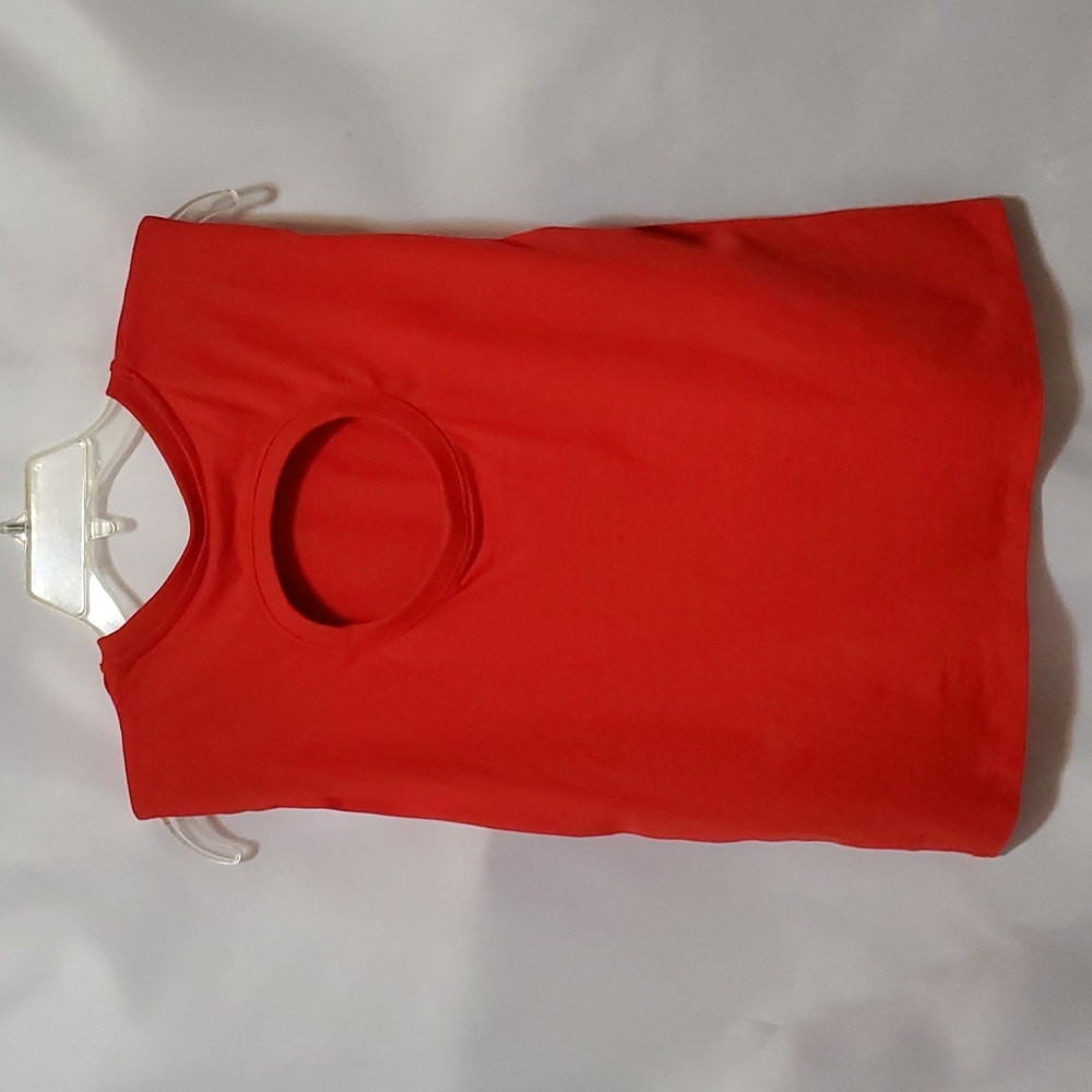 Future Collective Women's Sleeveless Cut-out Back Knit T-shirt Kahlana Barfield - Picture 14 of 15